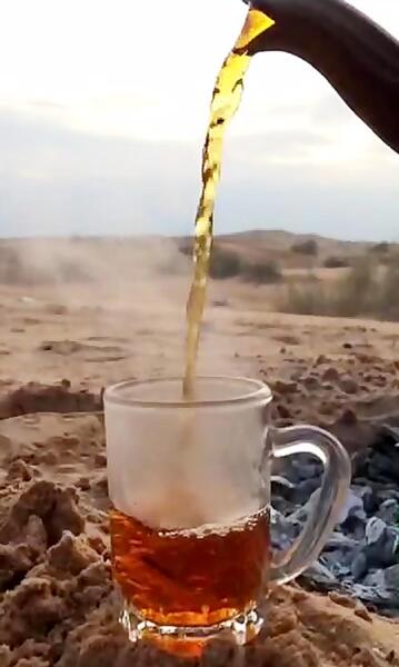 عکس چای ریختن