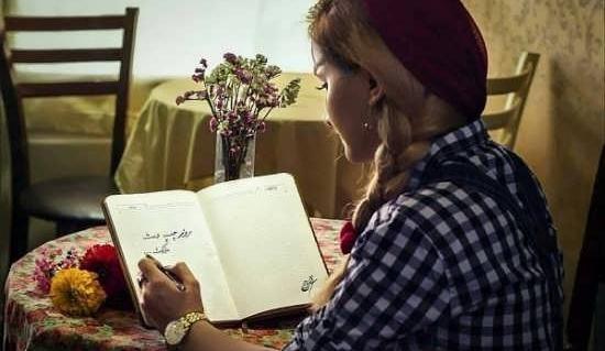 ژست عکس کتاب خواندن