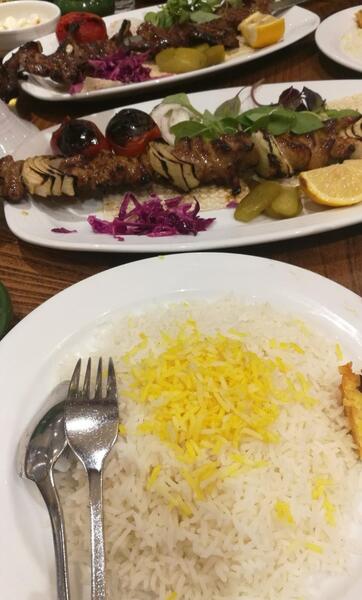 عکس غذا روی میز رستوران