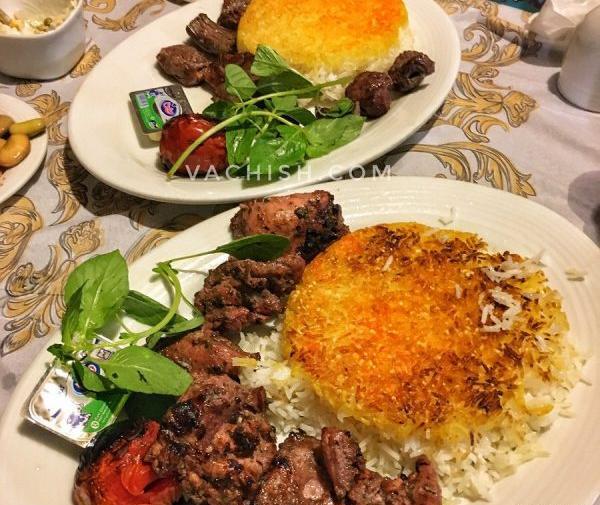 عکس غذا روی میز رستوران
