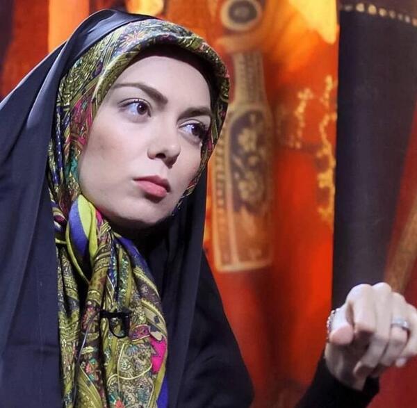 خبرنگاری که عکس آزاده نامداری رو پخش کرد