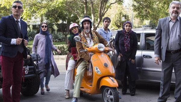 عکس آزاده صمدی در پنجاه کیلو آلبالو