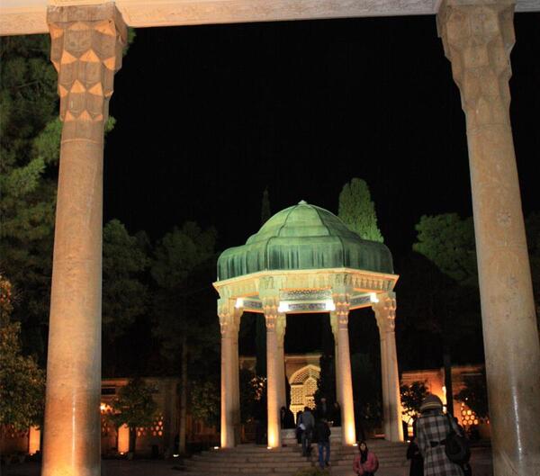 عکس آرامگاه حافظ در شیراز