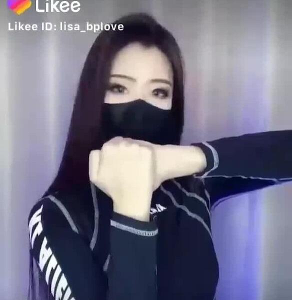عکس قلب کره ای با دست
