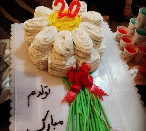 عکس گل نرگس روی کیک