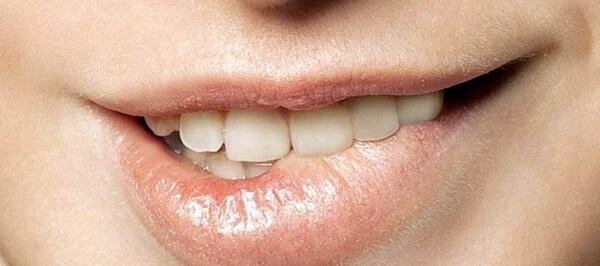 عکس های عاشقانه گاز گرفتن لب
