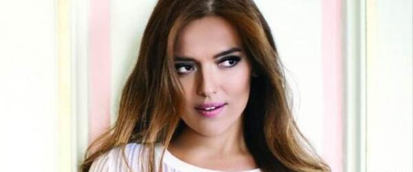 عکس دمت آکالین خواننده ترکیه