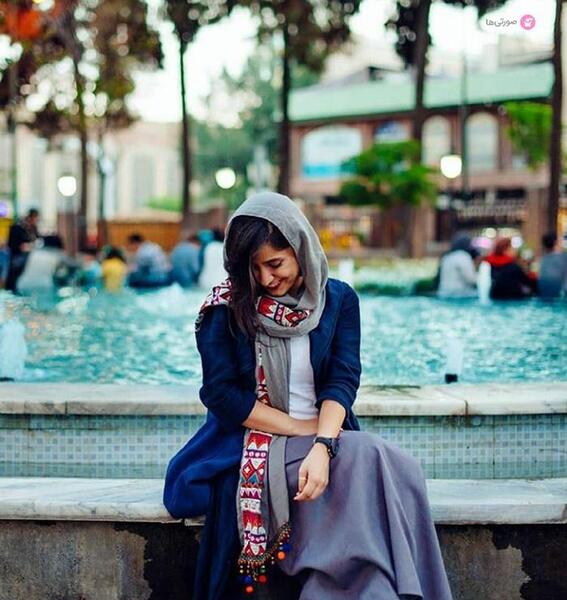 عکس ژست دخترانه عکاسی