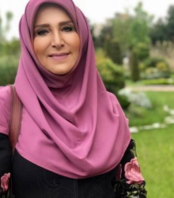 عکس مجری ایرانی ژیلا صادقی در حال شنا