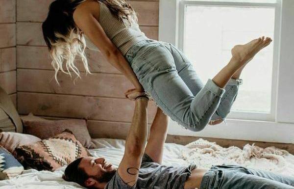 عکس های عاشقانه دونفره روی تخت خواب