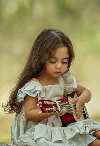 عکس دختر با ژست زیبا برای پروفایل
