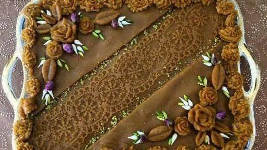 عکس تزیین حلوا با گل محمدی