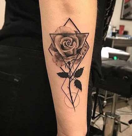 عکس تاتو گل روی دست