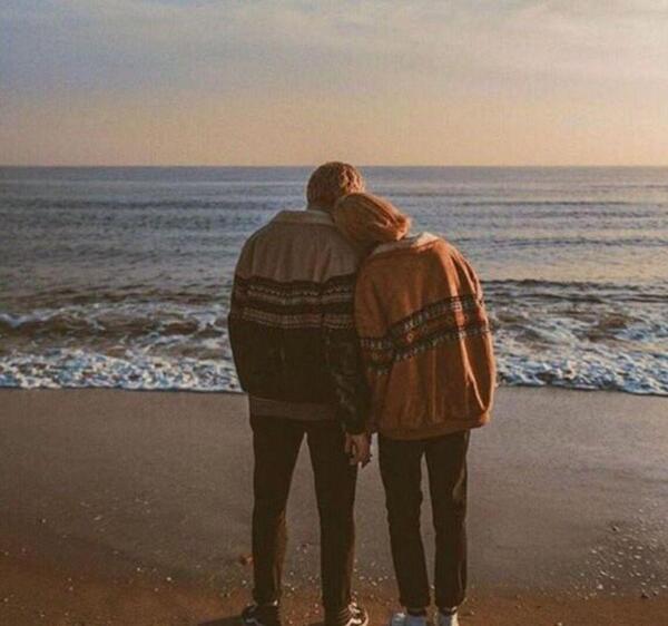 عکس عاشقانه لب دریا
