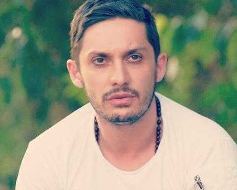 عکس پیمان و باران در رمان زیر باران
