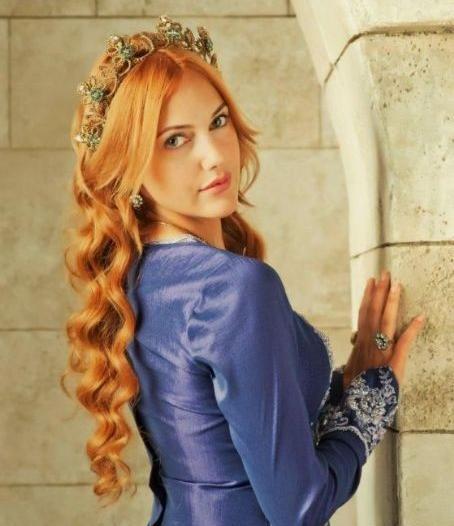 عکس مریم اوزرلی در حریم سلطان