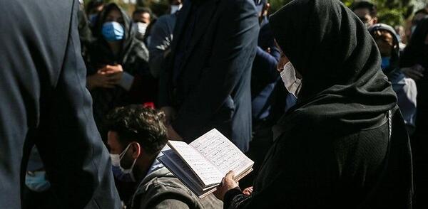 عکس شوهر ازاده نامداری در خاکسپاری