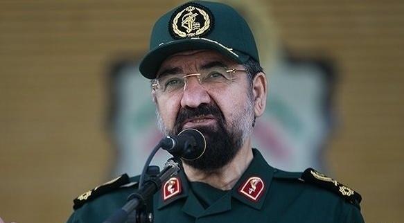 عکس محسن رضایی با لباس بختیاری