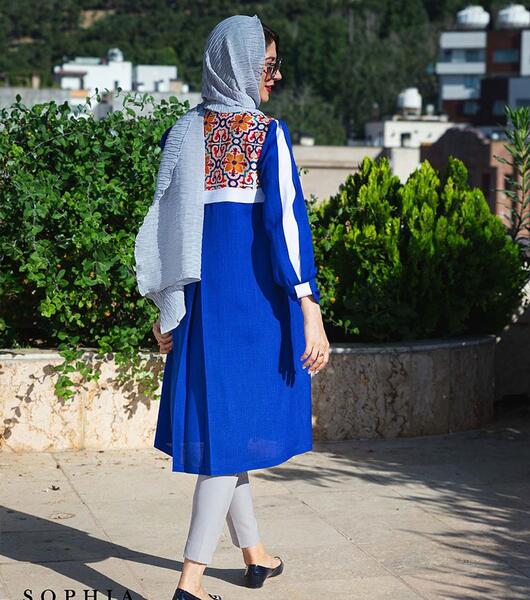 عکس مدل مانتو آبی کاربنی و زرد