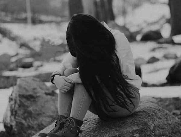عکس زن تنها و غمگین برای پروفایل