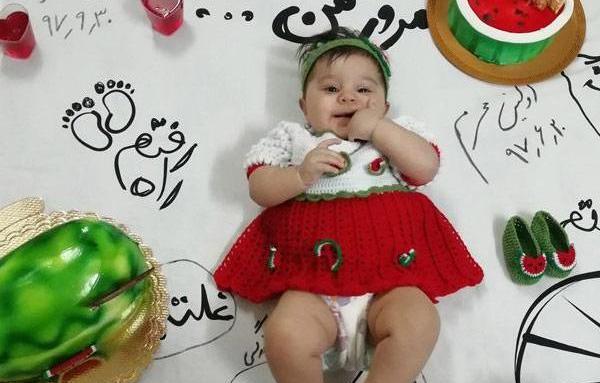 عکس یلدا کودک در خانه