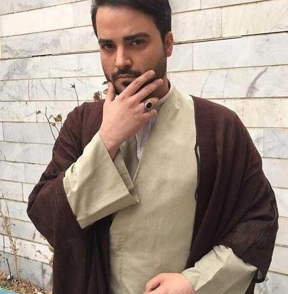عکس ماه ثنا در ستایش
