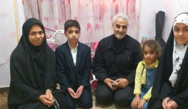 عکس خانواده صمیمی