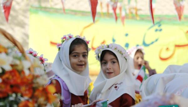 عکس جشن شکوفه ها دخترانه