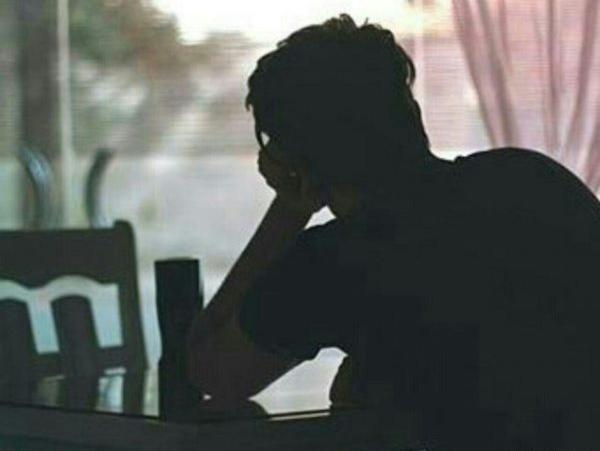عکس پسر غمگین
