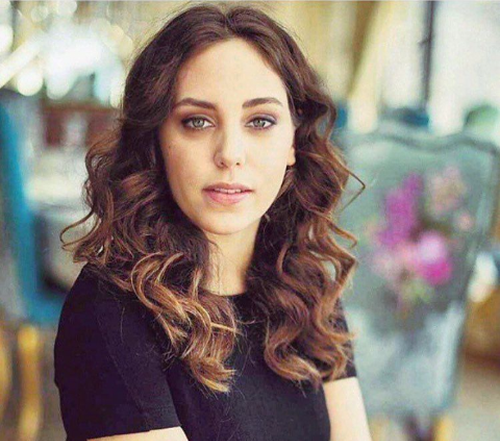 عکس اویکو کارایل و بچه اش