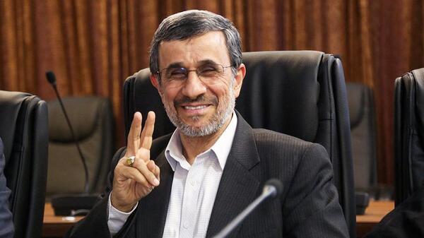 عکس لبخند احمدی نژاد