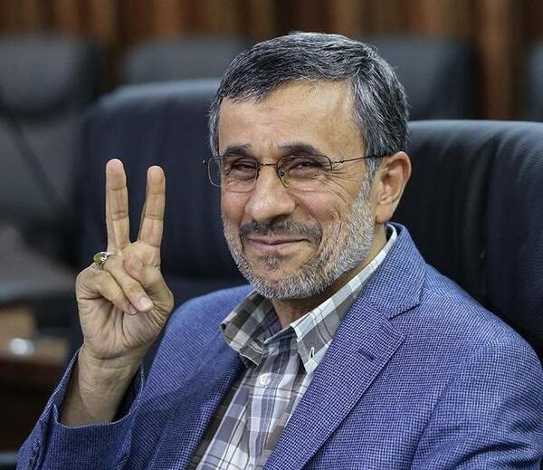 عکس لبخند احمدی نژاد