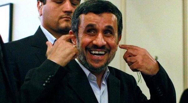 عکس لبخند احمدی نژاد