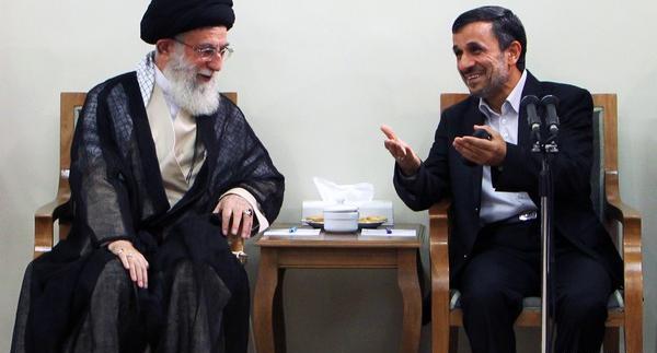 عکس لبخند احمدی نژاد