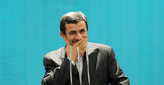 عکس لبخند احمدی نژاد