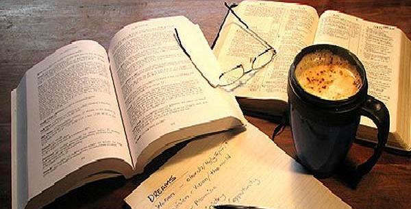 عکس کتاب و قهوه