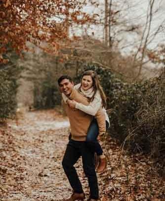 ژست عکس دونفره عاشقانه پاییزی