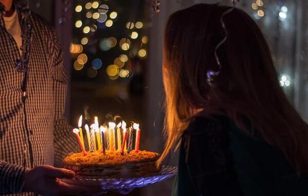لاکچری ژست عکس با کیک تولد