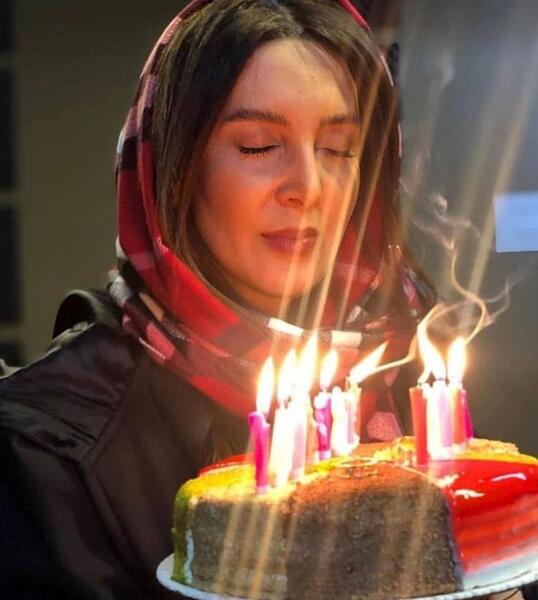 لاکچری ژست عکس با کیک تولد