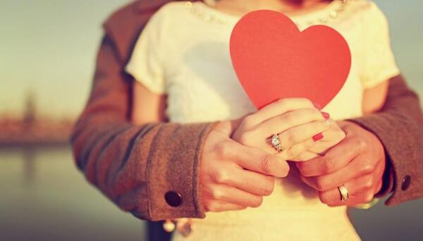 ژست عکس ولنتاین دخترانه