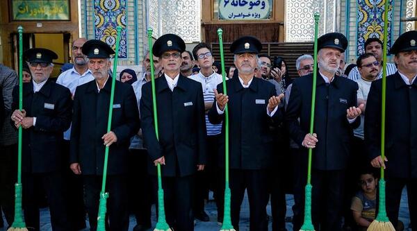 عکس خادمین حرم امام رضا