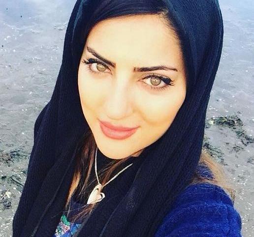 عکس دختر با حجاب چشم رنگی