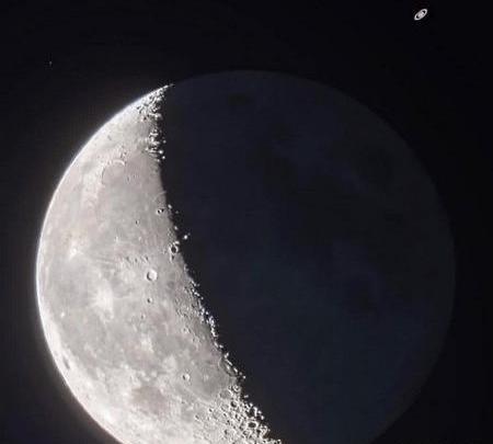 عکس ماه نیمه