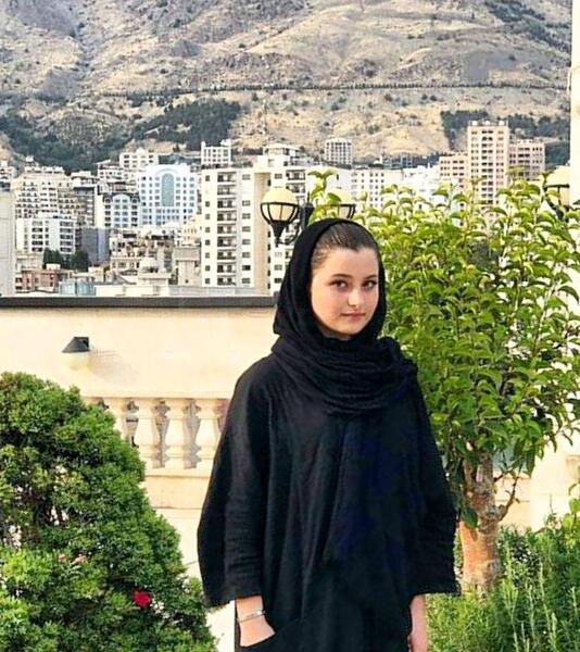 عکس تنهایی نیکا