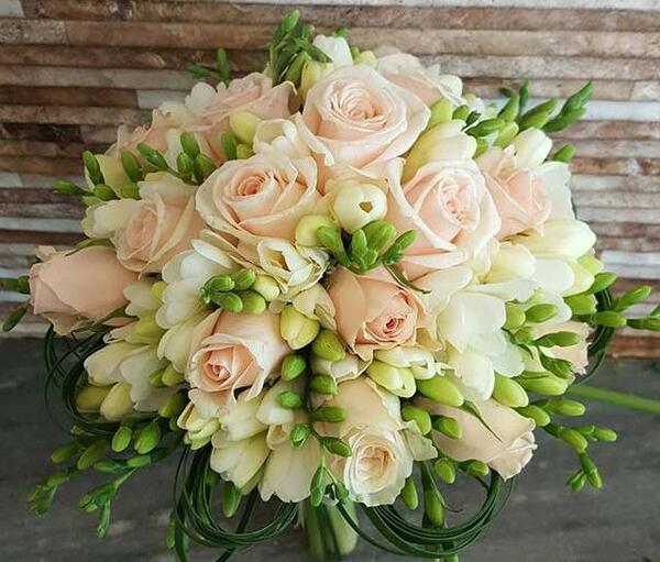 عکس دسته گل عروس با گل نرگس