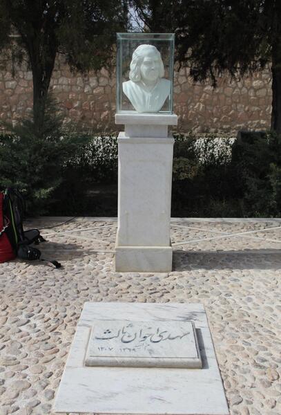 عکس قبر مهدی اخوان ثالث