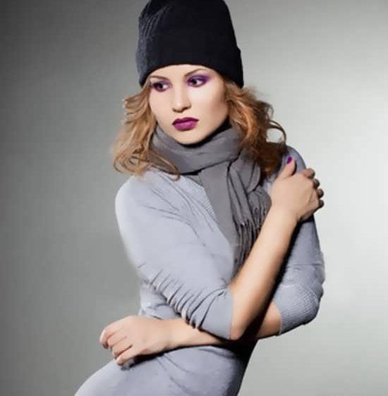 ژست عکس دخترانه بی حجاب