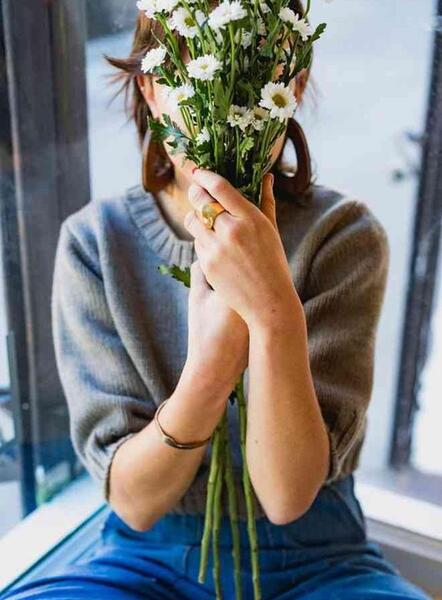 ژست عکس دخترانه بی حجاب