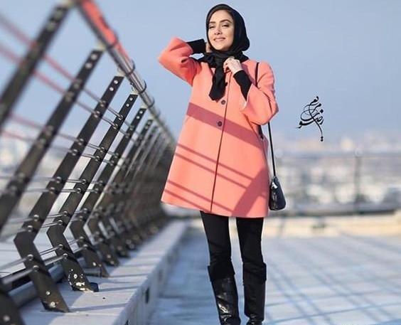 ژست عکس دخترانه بی حجاب