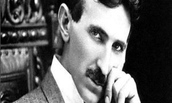 عکس پیری تسلا